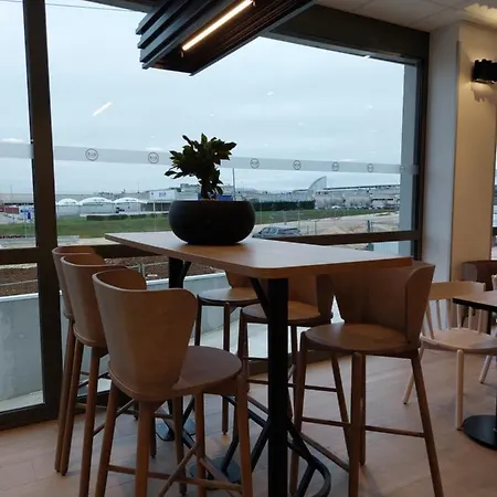 ホテル Valmy Toison D'or 3*