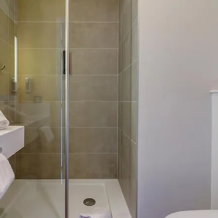 ホテル Valmy Toison D'or 3*