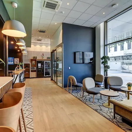 מלון Valmy Toison D'or 3*