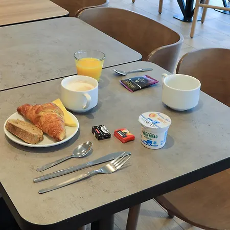 Valmy Toison D'or Hotel