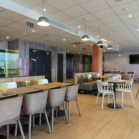 Valmy Toison D'or מלון 3*