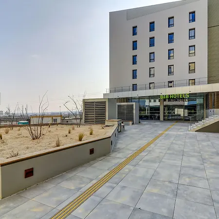 Hotel Valmy Toison D'or 3*