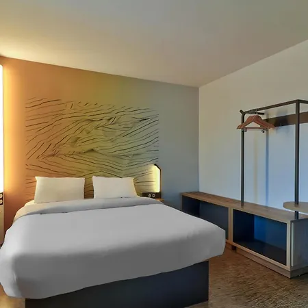 Hotel Valmy Toison D'or 3*