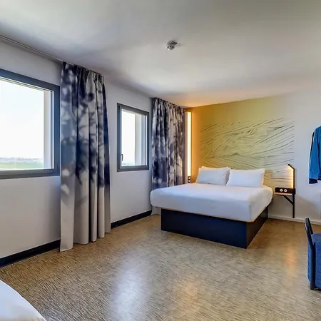 Hotel Valmy Toison D'or 3*