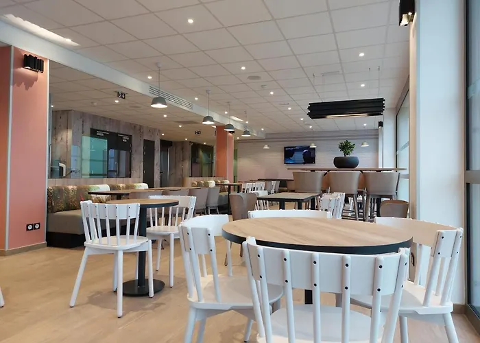 Valmy Toison D'or Hotel