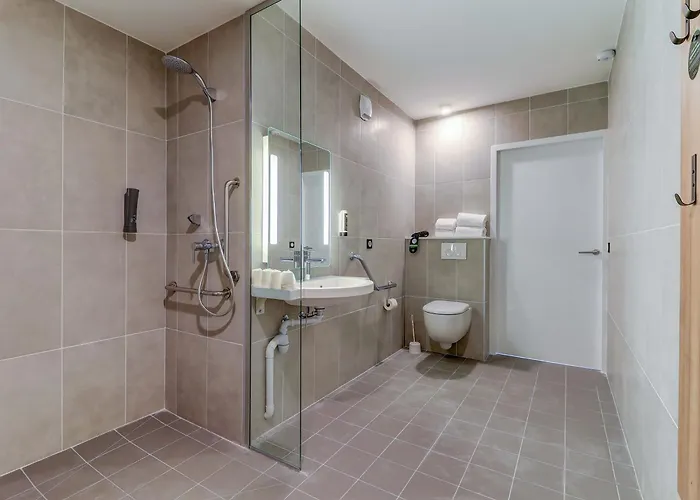 Hotel Valmy Toison D'or 3*