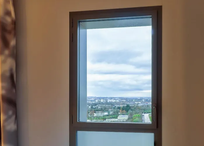 Valmy Toison D'or Hotel